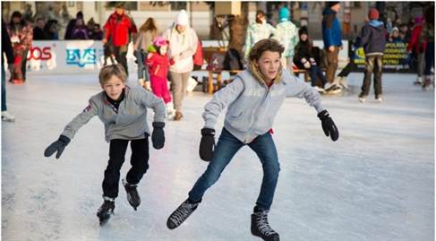 Patinoarul va fi mutat. Distracție fără muzică, din cauza reclamațiilor