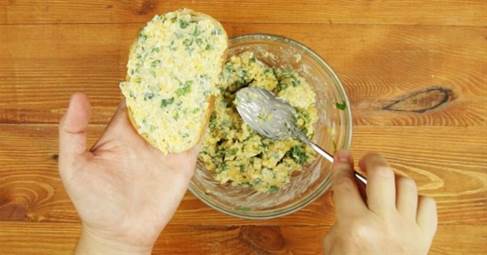 Reteta Zilei - paine cu usturoi