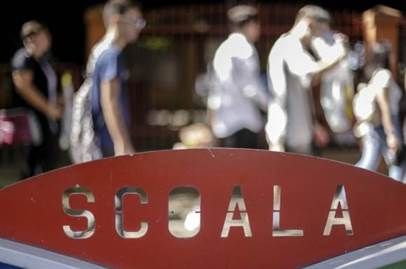 Încep evaluările naţionale. Elevii de clasa a II-a susţin probele scrise la limba română şi limba maternă