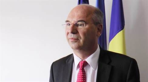 Drumul de pe malul Siretului, scump ca autostrada