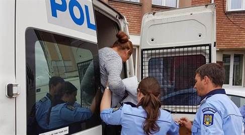 Femeie din Valea Seaca, cercetata de autoritatile italiene pentru trafic de persoane si constituirea unui grup infracțional organizat