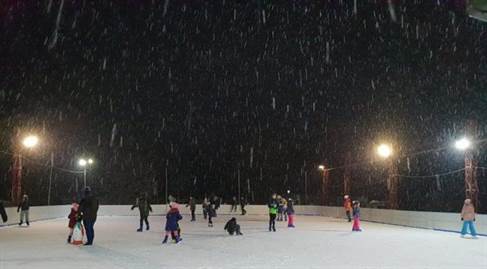 Patinoar de sărbători, pe esplanada Pașcaniului, dar fără muzică