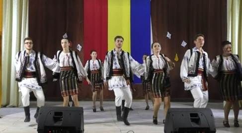 Spectacol de muzica si dans, la Casa de Cultura „Garabet Ibraileanu” din Targu Frumos – VIDEO