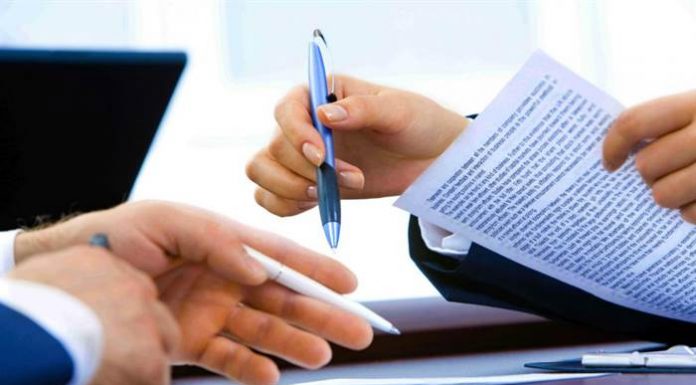 Firmele primesc subvenţii să angajeze persoane discriminate, dar nu o fac