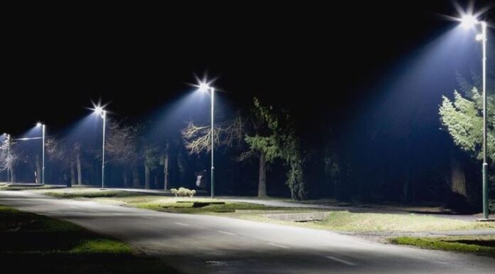 Noi fonduri pentru iluminatul public din Pașcani și suburbii. Investiție de 5,4 milioane de lei prin Administrația Fondului de Mediu