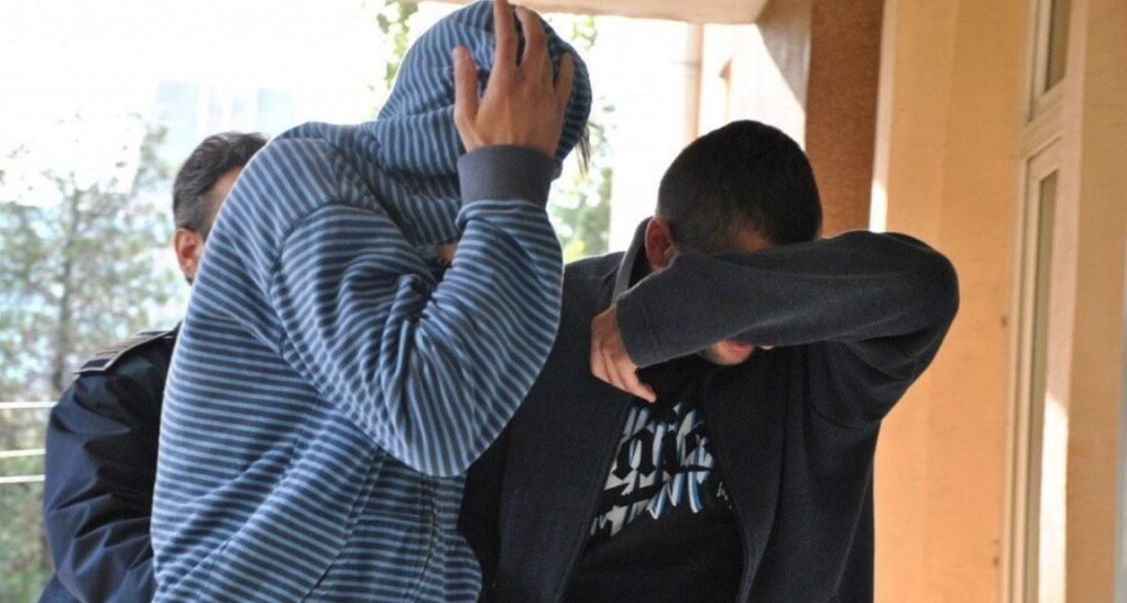 Doi tineri și un minor din comuna Sirețel arestați pentru viol și pornografie infantilă