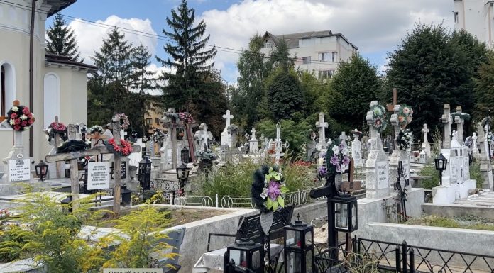 CONTRACTE PENTRU LOCURILE DE VECI DIN CIMITIRUL VECHI. PRIMARIA ANUNTA CA PREIA ADMINISTRAREA