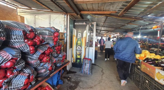 Măsuri dure pentru evacuarea unor comercianți din piața Vale Pașcani