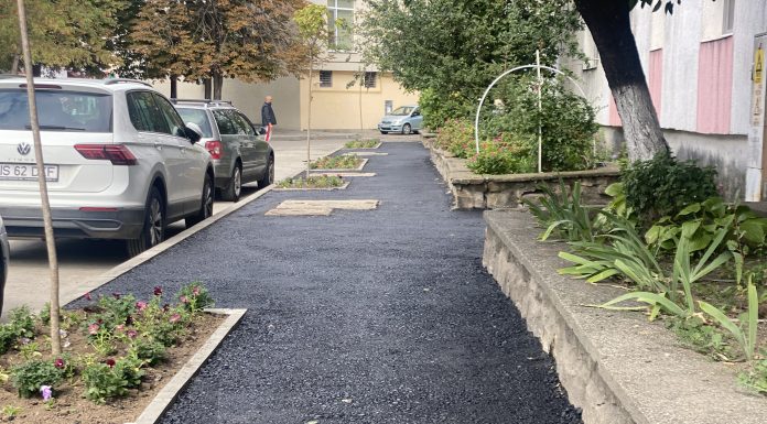 DOAR DOUA TROTUARE REPARATE. RESTUL, LA ANUL