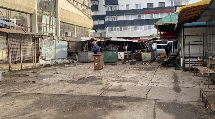 Prima curatenie in Piata Vale, dupa ani de zile. Sesizare la 112 pentru distrugere