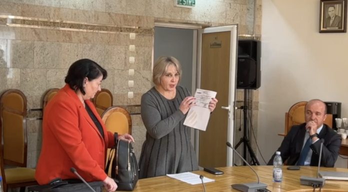 Primaria, impotriva locatarilor care au cerut terenurile de sub blocuri. Avocat contractat fără aprobarea Consiliului Local