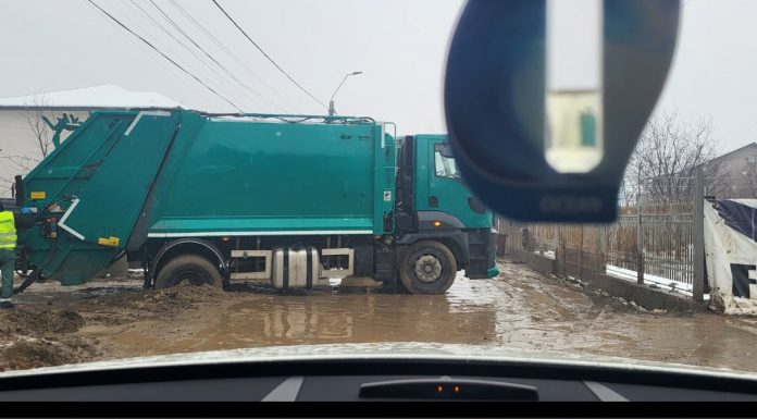 Masini blocate in noroiul din cartierul Aerodrom Pașcani