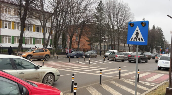 Haos rutier cu risc mare de accidente în fața Școlii Iordache Cantacuzino. Cum poate fi rezolvată problema