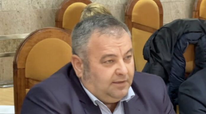 Consilierul Olariu cere demisia administratorului public