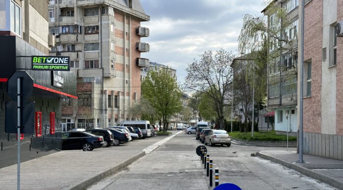 Lasati strada pentru oameni, nu pentru masini!