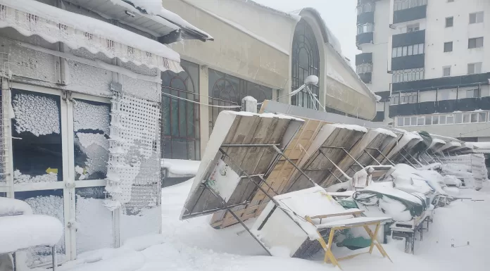 Piata distrusa de vant. Comerciantii solicita conditii civilizate