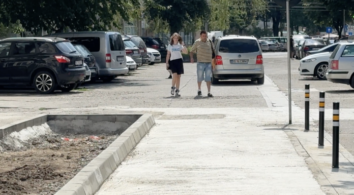 Sens unic cu probleme, pentru parcare in fata casei primarului