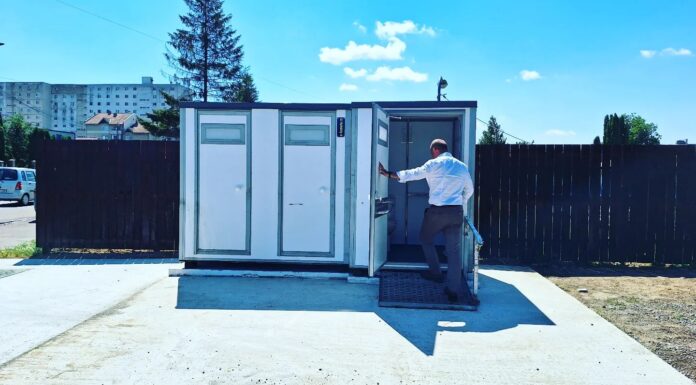 Trei toalete ecologice in Pașcani. Nu pot fi folosite, deocamdată