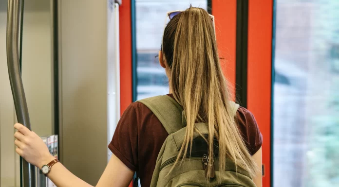 Transport gratuit pentru elevii pășcăneni. Operatorul local eliberează abonamente