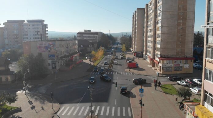 Sens giratoriu de peste 100 000 euro, cu balize de plastic si treceri de pietoni