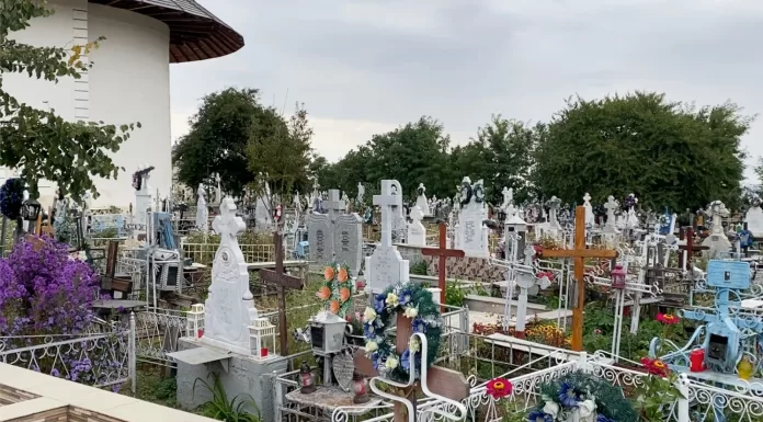 Cine mai administrează cimitirul vechi din Pașcani? Zeci/sute de înhumări, fără nici o regulă