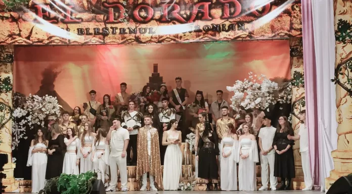 Balul Bobocilor la Miron Costin – Miss și Mister: Teofana Popa și Andrei Hogaș – VIDEO