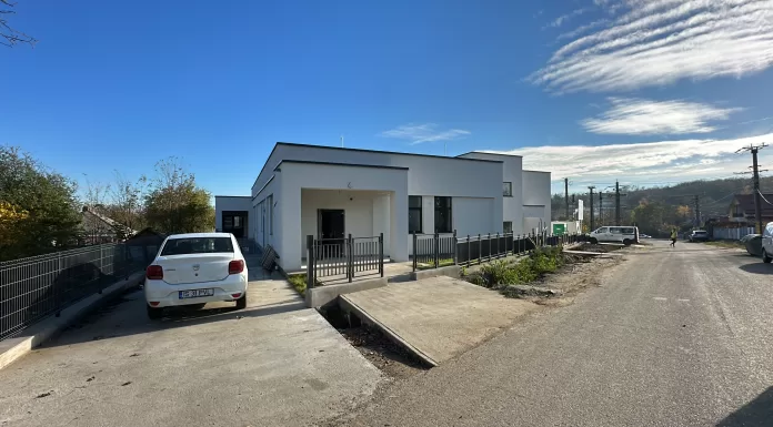 Casele de tip familial și centru de zi de la Boșteni, la un pas de deschidere – FOTO