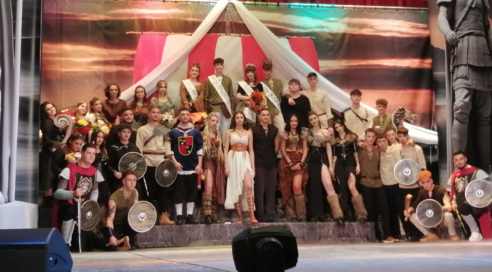 Balul Bobocilor la Colegiul Național Mihail Sadoveanu Pașcani. Miss și Mister: Rebeca Hamciuc și Eric Pavel – VIDEO