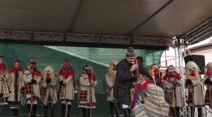 Programul activităților de iarnă, de la Moțca. Pachete cu dulciuri pentru copii, premierea cuplurilor de aur și a unui veteran de război și festivalul de datini