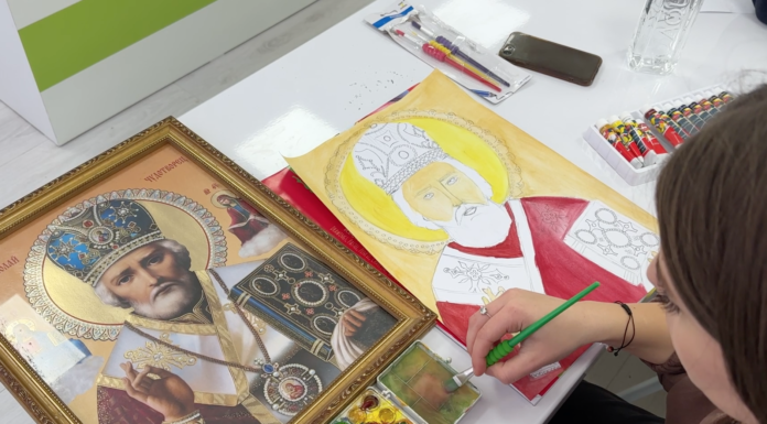 Sfântul Nicolae desenat de peste 200 de copii, la Liceul Nicolae Iorga Pașcani