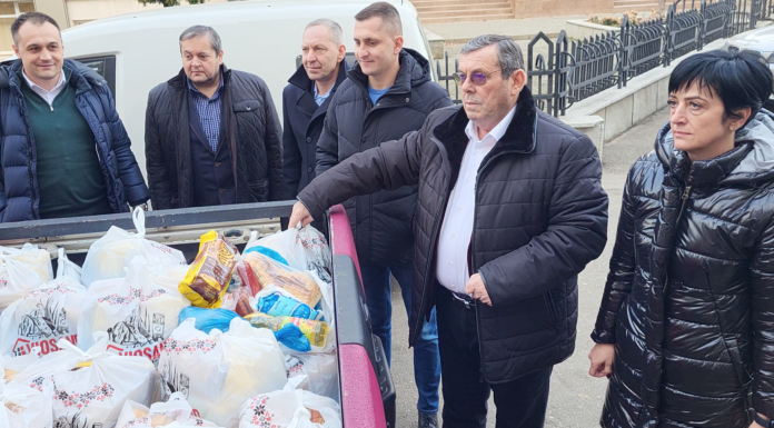 Pachete cu alimente pentru familiile cu posibilități modeste din partea PSD Pașcani