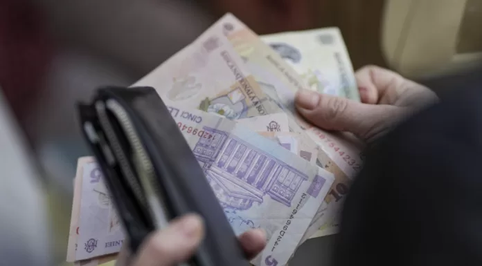 Cine sunt românii care vor primi 375 de lei pe CARD. Un nou ajutor pentru persoanele defavorizate