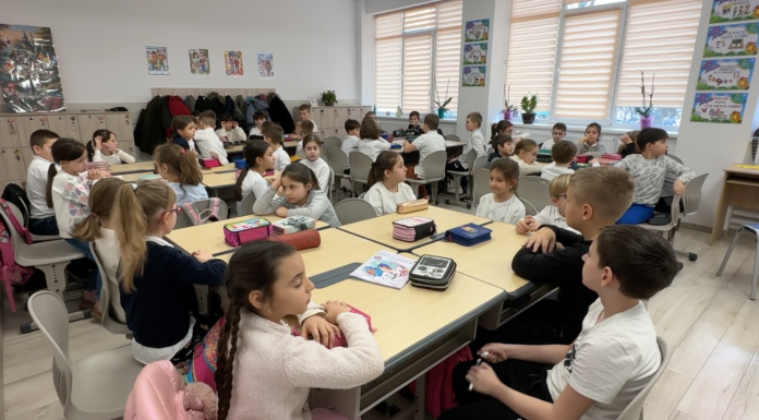 Eminescu sărbătorit de elevii Școlii Gimnaziale Iordache Cantacuzino din Pașcani