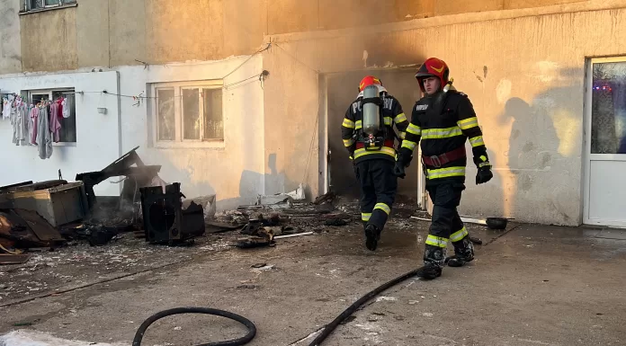 Explozie urmată de incendiu într-o cameră de cămin din Vatra Pașcani – FOTO/VIDEO