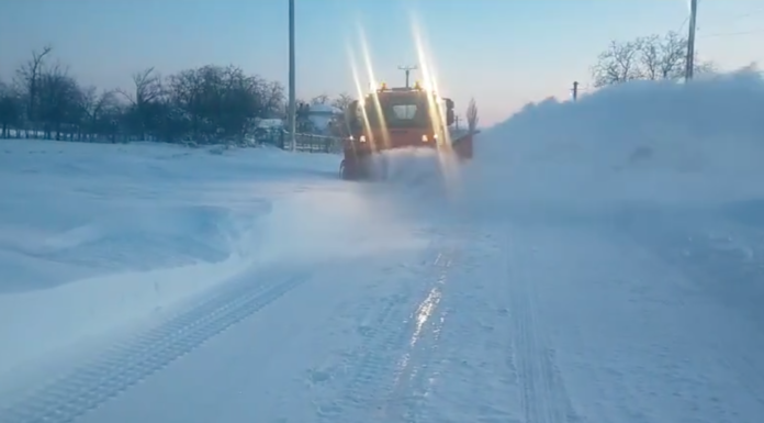 Drumuri redeschise după viscol și ninsori