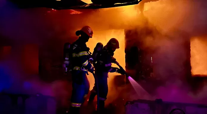 Locuință făcută scrum în urma unui incendiu, la Hălăucești – FOTO