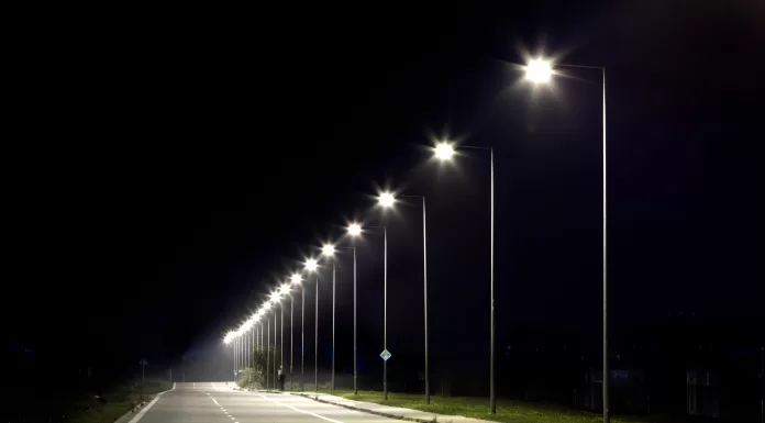 Investiție de 3,5 milioane de lei în iluminatul public, la Hârlău. Serviciul va fi concesionat