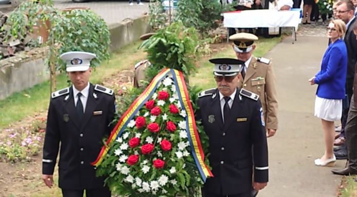 Eroii neamului comemorați la Pașcani, prin depuneri de coroane de flori și cântece – FOTO