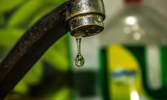 Pașcaniul rămîne fără apă. Se fac lucrări de relocare /protecție a conductei de aducțiune, pentru autostradă