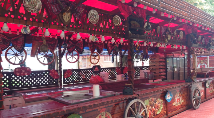 Atmosfera de sărbătoare a început deja să se simtă în centrul municipiului Pașcani – FOTO