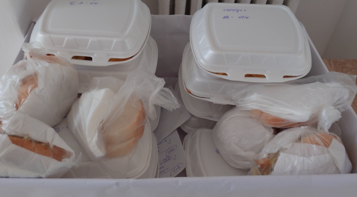 Meniuri alternative pentru elevi, la Colegiul Unirea Pașcani. Mâncare gătită, adusă în școală