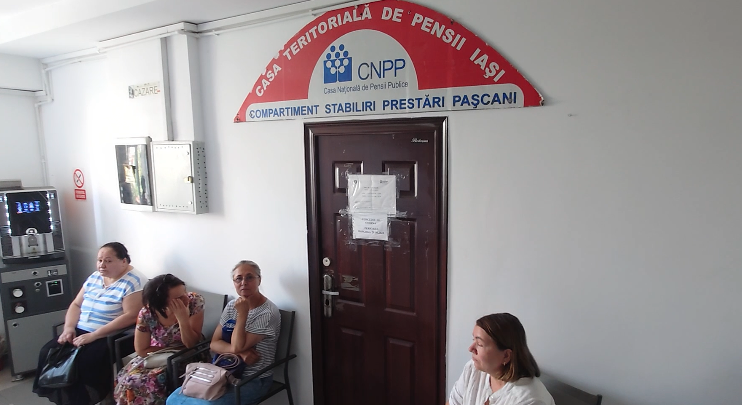 Punctul de lucru de la Pașcani al Casei Județene de Pensii, asaltat de oameni. Petițiile pot fi trimise și pe mail