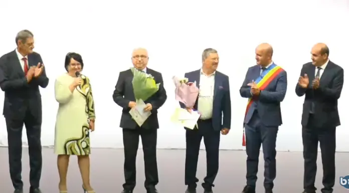 O nouă ediție a “Domnilor Profesori, cu dragoste” – două cadre didactice pensionare au fost premiate