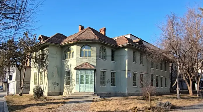 Măsuri de siguranță la sediul vechi al bibliotecii din Pașcani