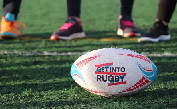 Revitalizarea rugbyului pășcănean începe cu două containere