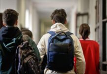 Elevii revin, luni, 3 noiembrie, la școală după vacanța de toamnă. Modulul 2 durează 7 săptămâni de cursuri / Prima plată a burselor, pentru lunile septembrie și octombrie, se face pe 20 noiembrie