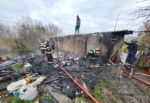 Incendiu devastator la Blăgești. Două anexe gospodărești cuprinse de flăcări – FOTO
