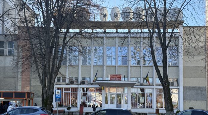 Situație incredibilă la Poșta din Pașcani: telefoane stricate, numere expirate. Nu răspunde nimeni la întrebările cetățenilor