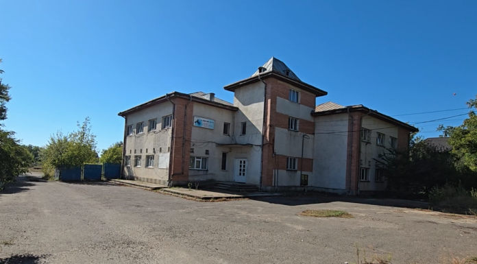 Cartier de locuințe la intrarea în Pașcani?